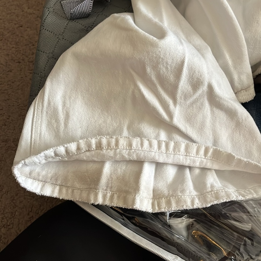 Missguided Distressed White Jeans - Picture 9 of 9